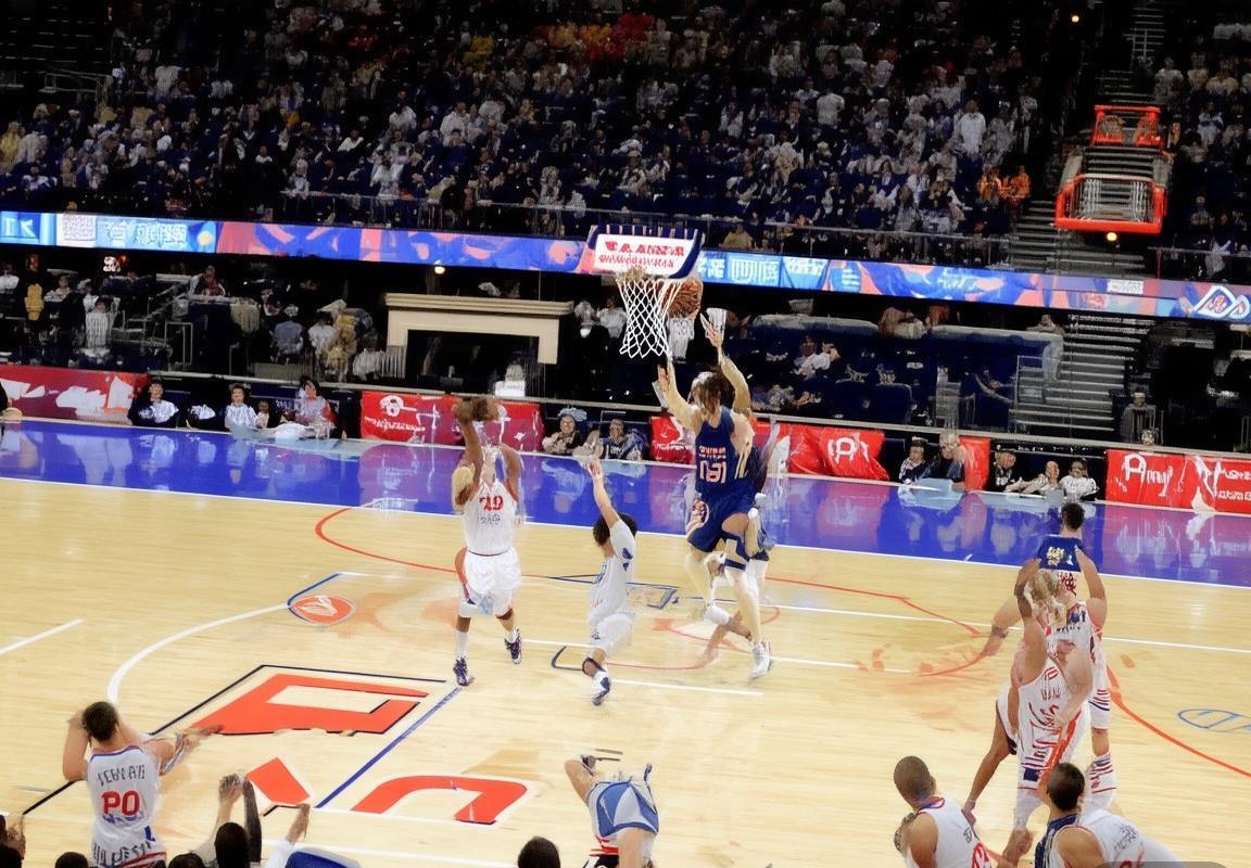 NBA菲尼克斯太阳队重建之路：老将离队与未来挑战解析